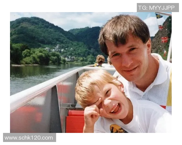 足球球星三个女儿名字曝光 他们的成长和未来引发关注