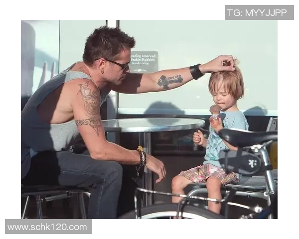 足球巨星女儿近照曝光,清新可爱模样引发网友热议,似父亲又有独特魅力 足球巨星女儿近照曝光,清新可爱模样引发网友热议,似父亲又有独特魅力