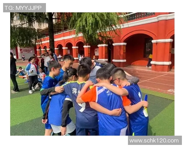 足球明星齐聚一堂 笑颜共赏激情时刻 揭开绿茵场上的璀璨星光